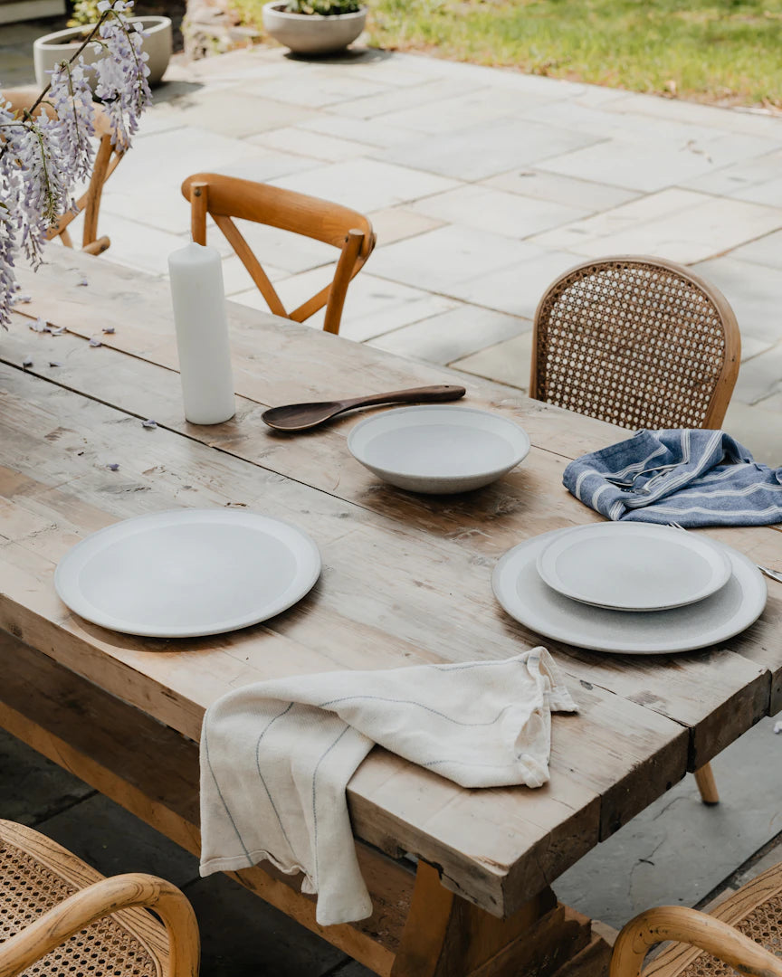 Artisanal Tableware for Memorable Dining Gatherings
